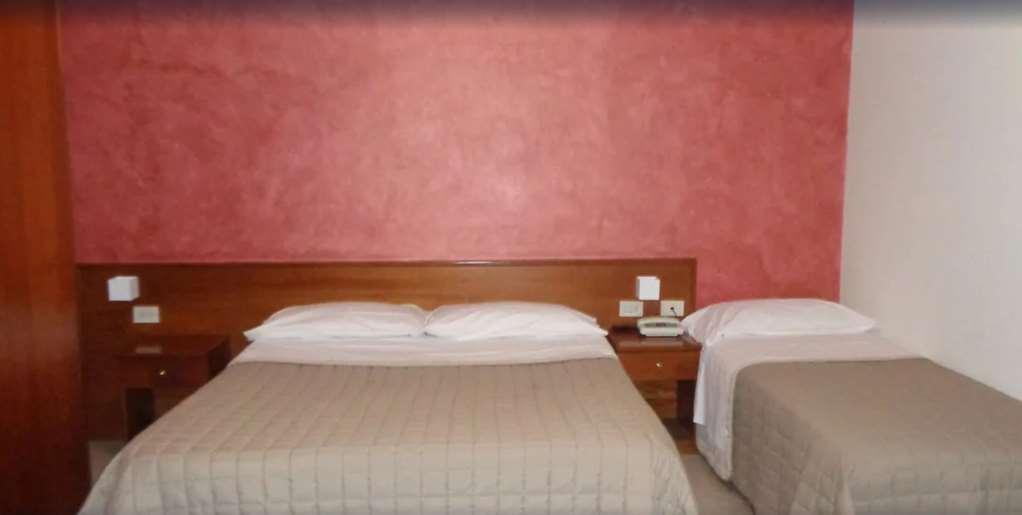 Hotel Millennium Orte Habitación foto